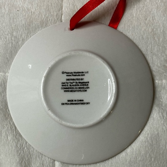 2012 Peanuts Collectible Holiday Snoopy Christmas Gift Box Set w/Mug & Ornament - Picture 13 of 15